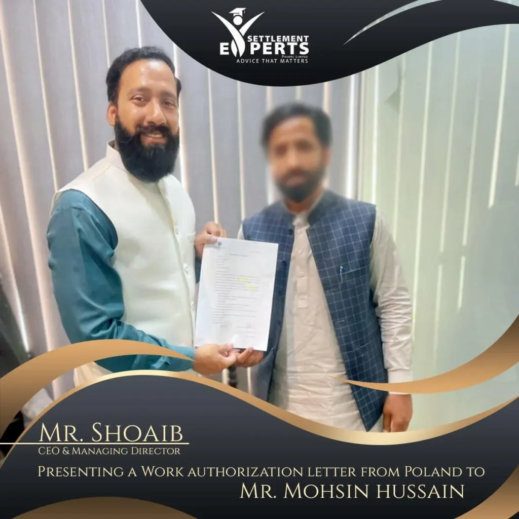 Settlement Experts CEO giving issued visa to client