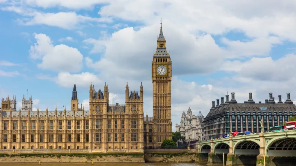 Move to England from the USA without a job